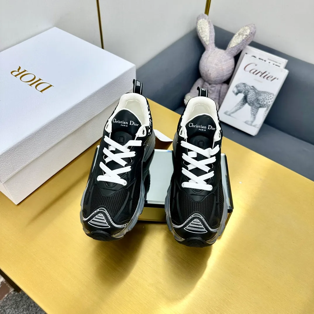 👟👟Ex-factory price 700👟👟 Top version 🌟🌟Dior 2024 spring and summer catwalk new style Vibe iconic fashion modern sports dad shoes CD letter logo Oblique printed pattern lace-up color-blocking thick-soled running shoes Stars' same jelly color casual women's shoes The top high-end version on the market Material: The upper is made of special technology with mesh fabric spliced with metal cowhide + environmentally friendly breathable fabric lining + original molded Tpu combination outsole. Bottom thickness: 4CM Size: 35-40 standard code (34.41 customization is not returnable)